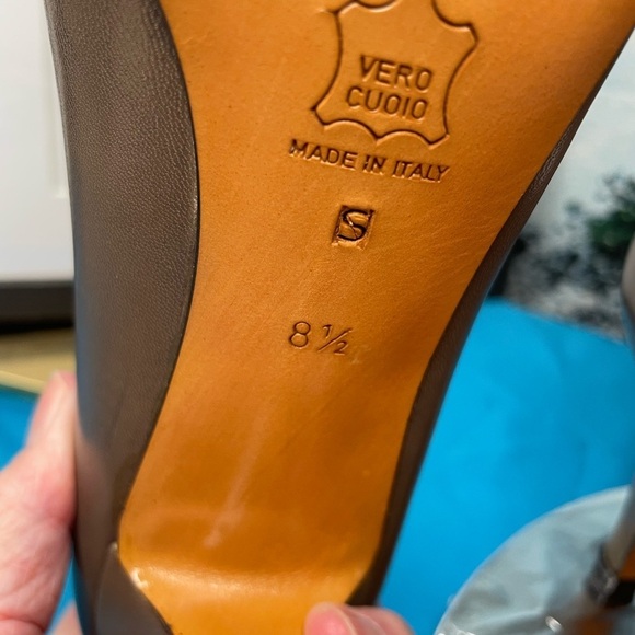 Yves Saint Laurent Brown Leather Pumps Size 8.5 Regular Made in Italy with COA - Picture 10 of 14